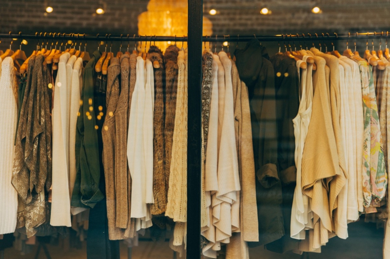 boutique-BERRE LES ALPES-min_clothe_fashion_store_shop_window_store_front-21277